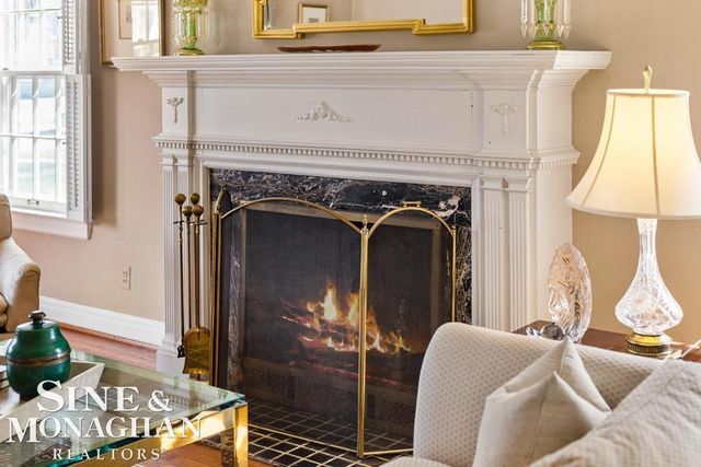 1037 Yorkshire Road, Grosse Pointe Park, MI 48230