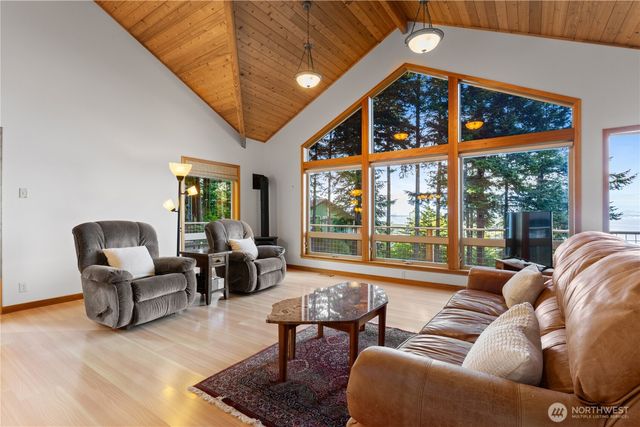 1058 Dana Circle, Lummi Island, WA 98262