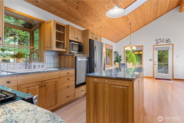 1058 Dana Circle, Lummi Island, WA 98262