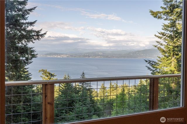 1058 Dana Circle, Lummi Island, WA 98262