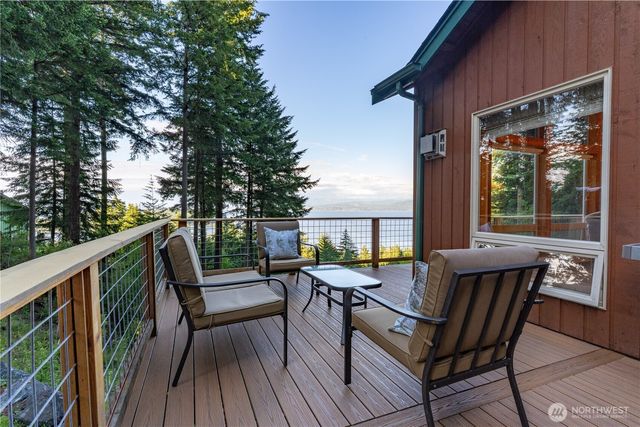 1058 Dana Circle, Lummi Island, WA 98262