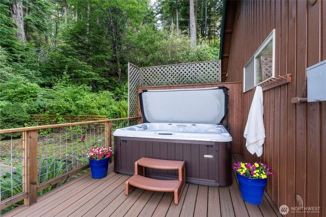 1058 Dana Circle, Lummi Island, WA 98262