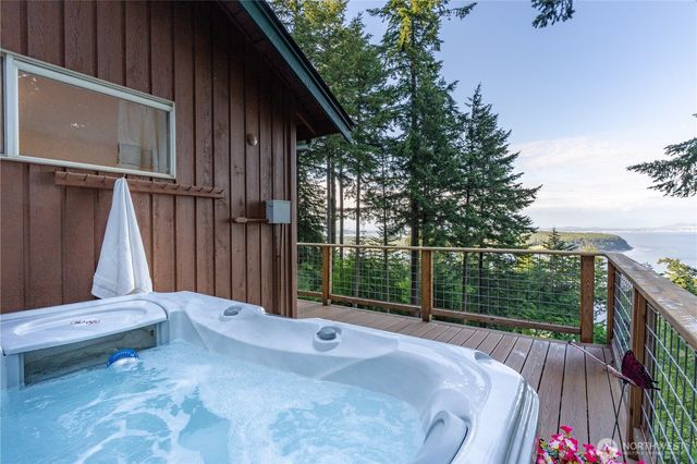 1058 Dana Circle, Lummi Island, WA 98262