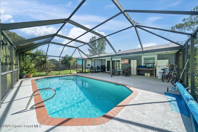820 Emden Avenue NW, Palm Bay, FL 32907