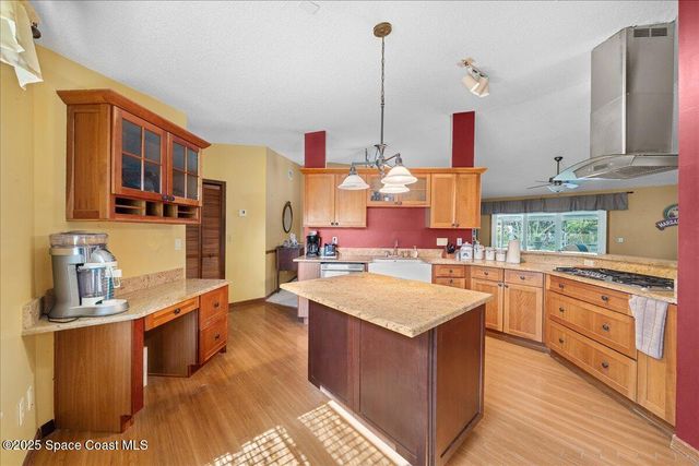 820 Emden Avenue NW, Palm Bay, FL 32907