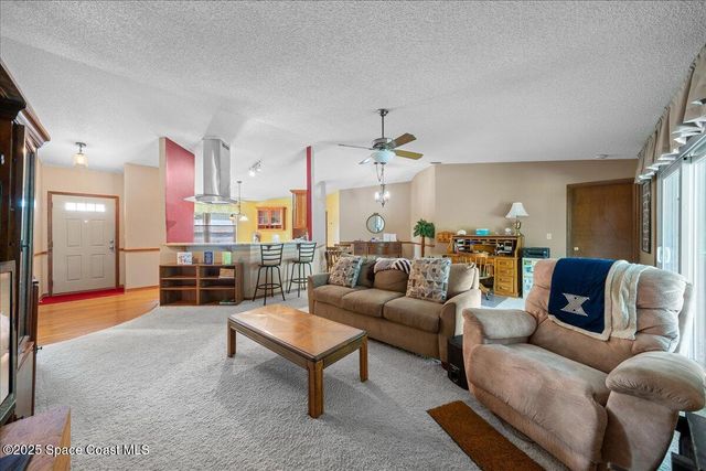 820 Emden Avenue NW, Palm Bay, FL 32907