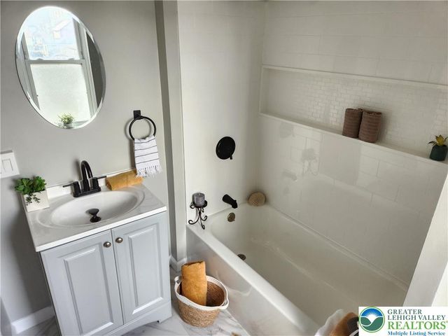 2009 Washington Avenue, Northampton Boro, PA 18067