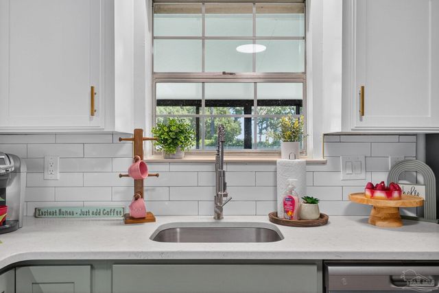 2768 Venetian Way, Gulf Breeze, FL 32563