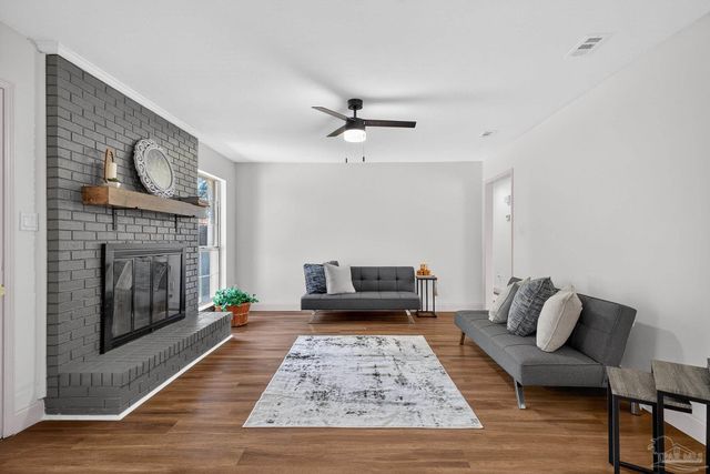 2768 Venetian Way, Gulf Breeze, FL 32563