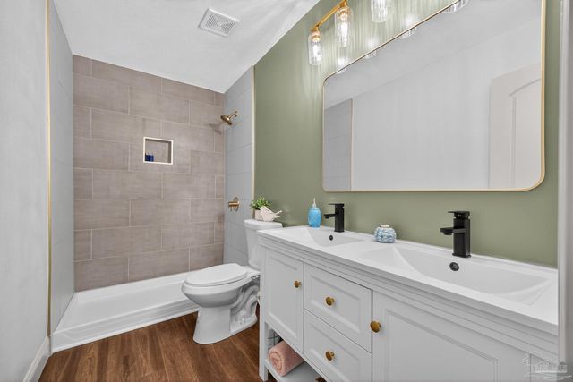 2768 Venetian Way, Gulf Breeze, FL 32563