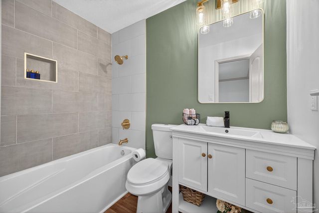 2768 Venetian Way, Gulf Breeze, FL 32563