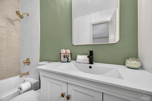 2768 Venetian Way, Gulf Breeze, FL 32563