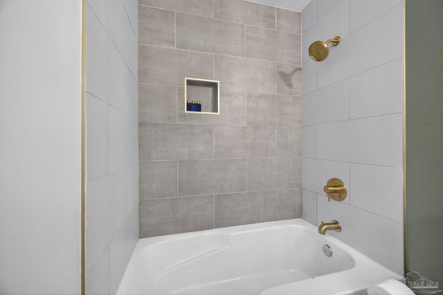 2768 Venetian Way, Gulf Breeze, FL 32563