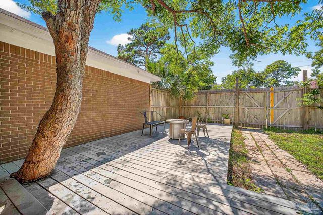 2768 Venetian Way, Gulf Breeze, FL 32563