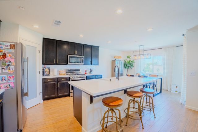 2495 Vintage Place, Hanford, CA 93230