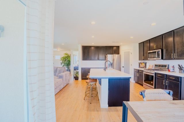 2495 Vintage Place, Hanford, CA 93230