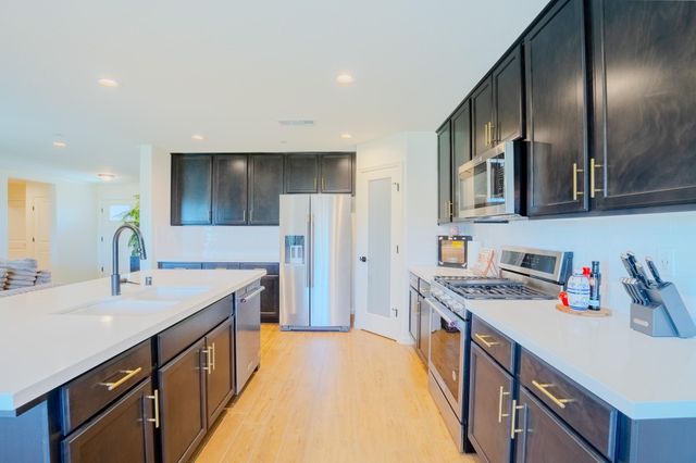 2495 Vintage Place, Hanford, CA 93230