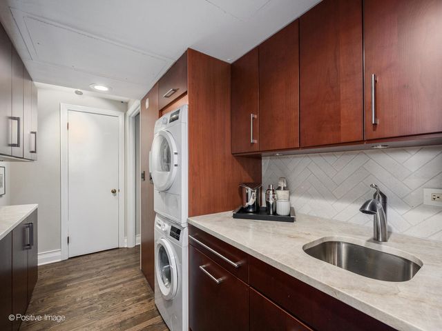 1040 N Lake Shore Drive 16C, Chicago, IL 60611