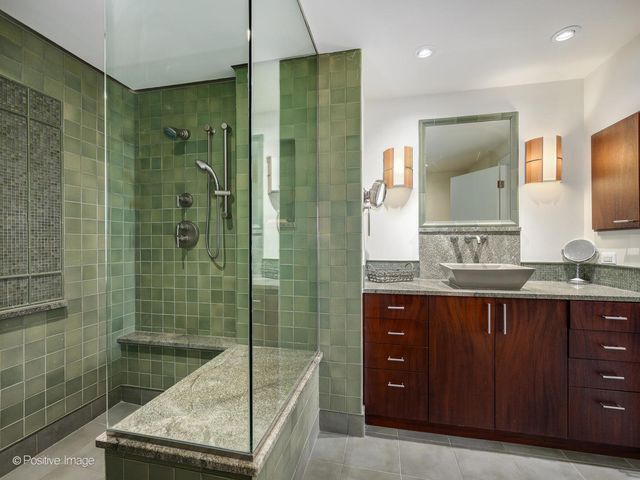 1040 N Lake Shore Drive 16C, Chicago, IL 60611