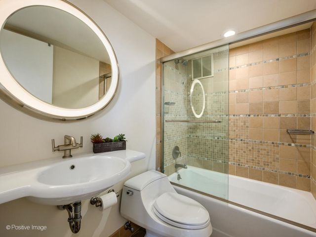 1040 N Lake Shore Drive 16C, Chicago, IL 60611