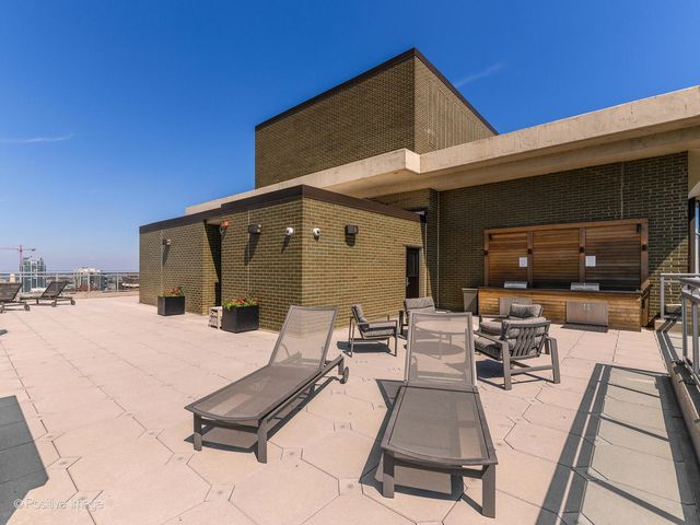 1040 N Lake Shore Drive 16C, Chicago, IL 60611