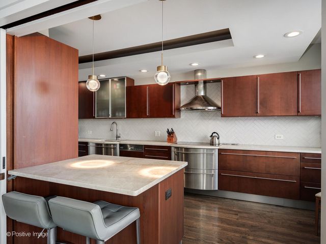 1040 N Lake Shore Drive 16C, Chicago, IL 60611