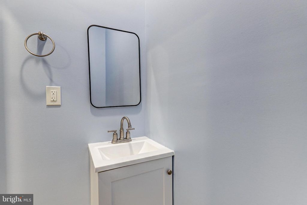 Image 10 of property listing at 1602 ABBOTSTON ST, Baltimore, MD 21218