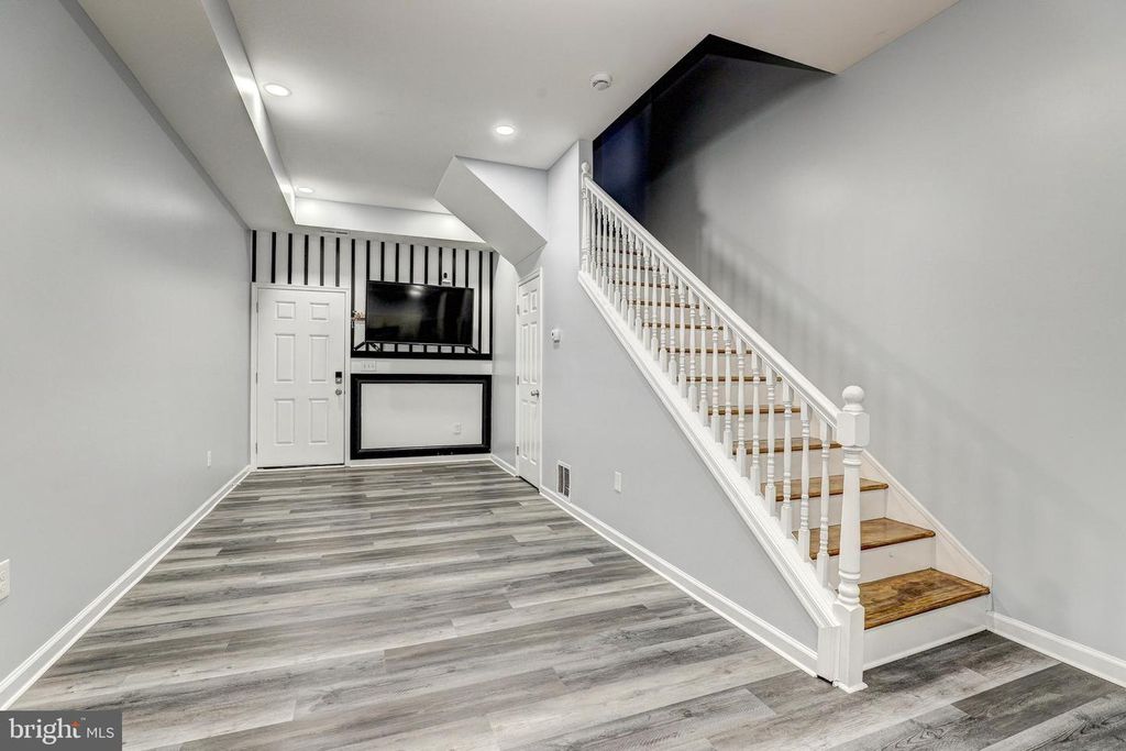 Image 2 of property listing at 1602 ABBOTSTON ST, Baltimore, MD 21218