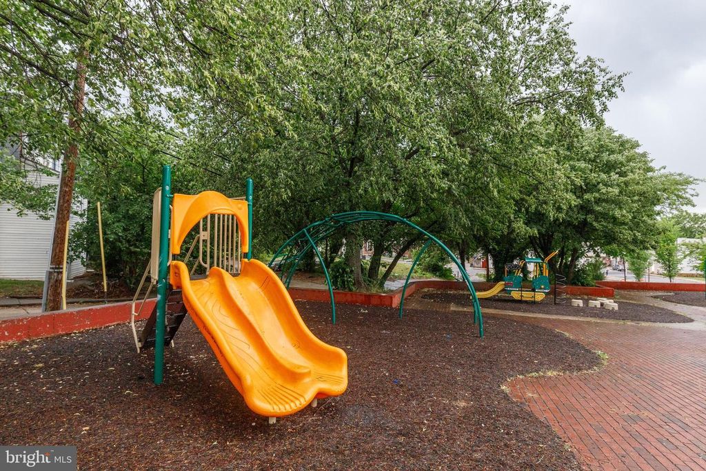 Image 21 of property listing at 1602 ABBOTSTON ST, Baltimore, MD 21218