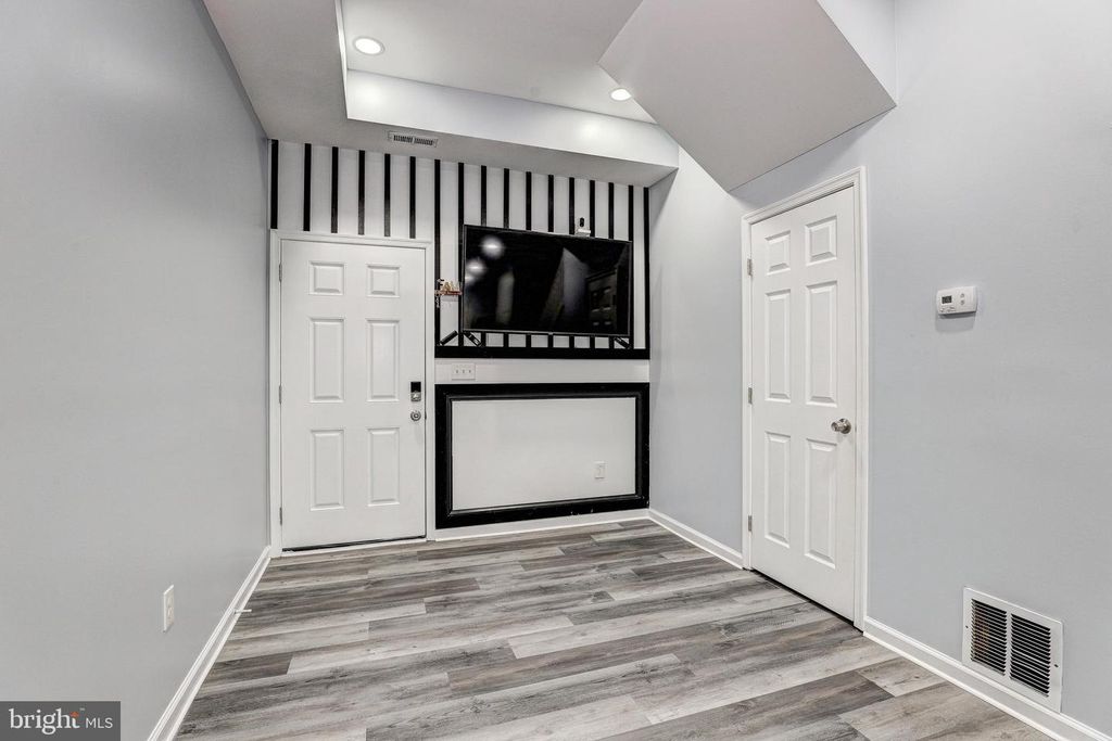 Image 3 of property listing at 1602 ABBOTSTON ST, Baltimore, MD 21218
