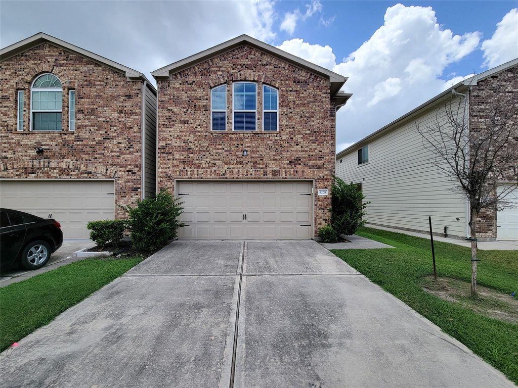 5209 Dauntless Drive, Houston, TX 77066