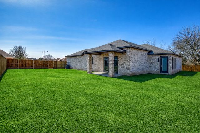 903 Urban Drive, Desoto, TX 75115