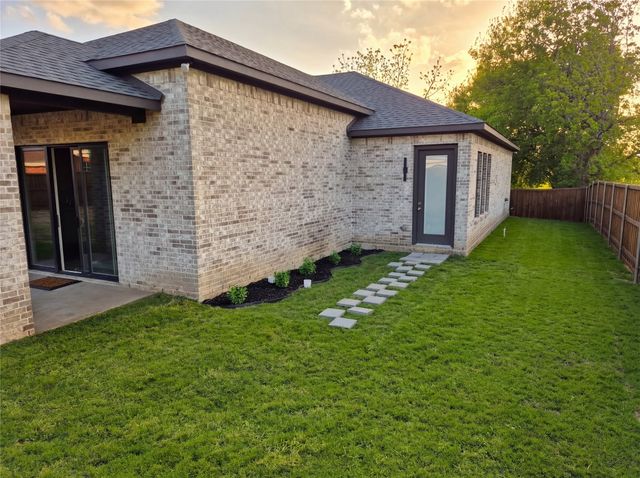 903 Urban Drive, Desoto, TX 75115