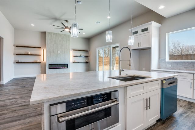 903 Urban Drive, Desoto, TX 75115