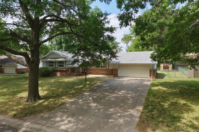 931 N Valleyview, Wichita, KS 67212