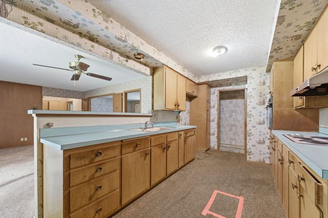 931 N Valleyview, Wichita, KS 67212