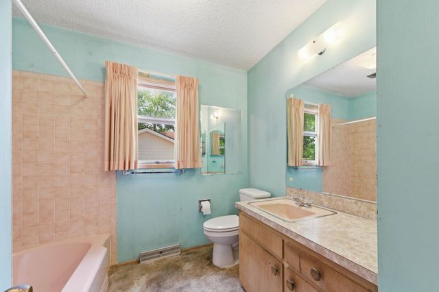 931 N Valleyview, Wichita, KS 67212