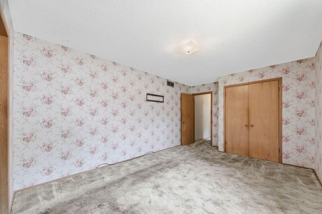 931 N Valleyview, Wichita, KS 67212