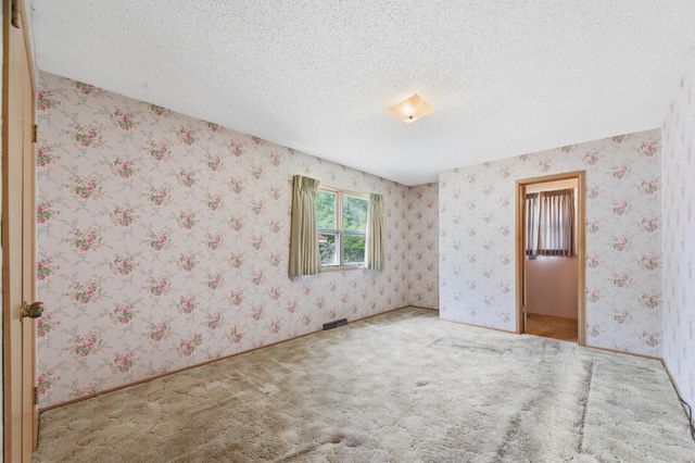 931 N Valleyview, Wichita, KS 67212