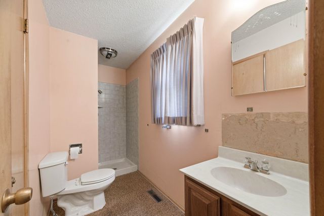 931 N Valleyview, Wichita, KS 67212