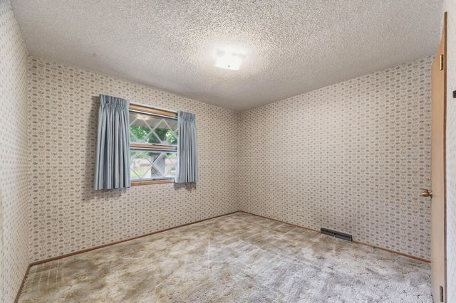 931 N Valleyview, Wichita, KS 67212