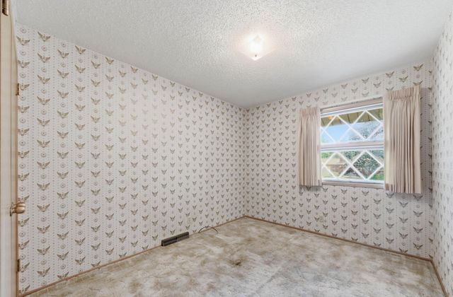 931 N Valleyview, Wichita, KS 67212