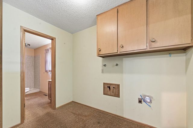 931 N Valleyview, Wichita, KS 67212