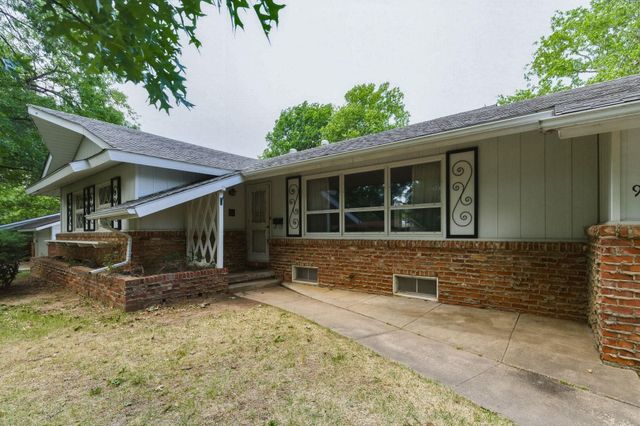931 N Valleyview, Wichita, KS 67212