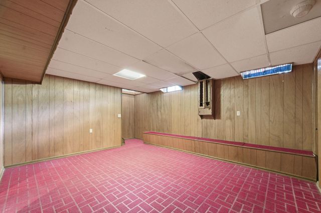 931 N Valleyview, Wichita, KS 67212