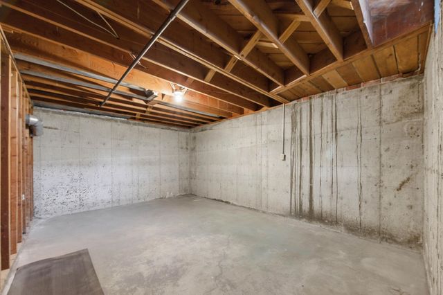 931 N Valleyview, Wichita, KS 67212