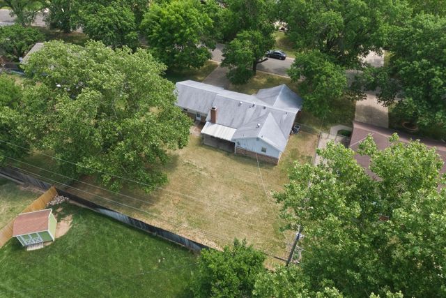 931 N Valleyview, Wichita, KS 67212