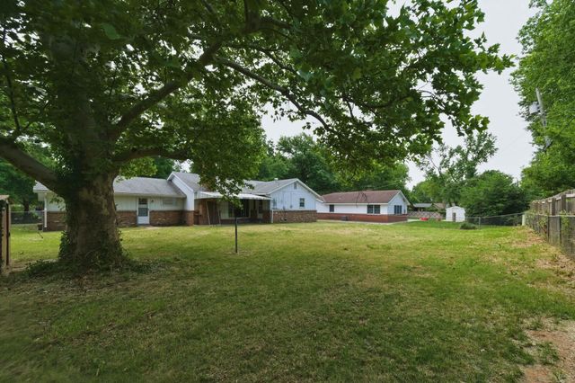 931 N Valleyview, Wichita, KS 67212