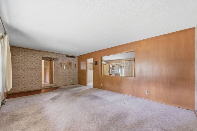 931 N Valleyview, Wichita, KS 67212