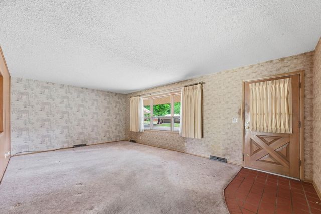 931 N Valleyview, Wichita, KS 67212